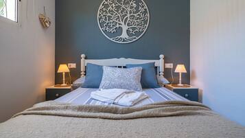 2 slaapkamers, een strijkplank/strijkijzer, beddengoed