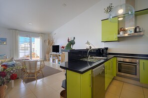 Kühlschrank, Ofen, Herdplatte, Geschirrspüler