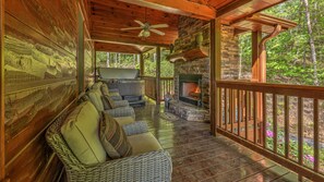 Balcony - Cozy Bear Cabin by Escape to Blue Ridge (Blue Ridge)