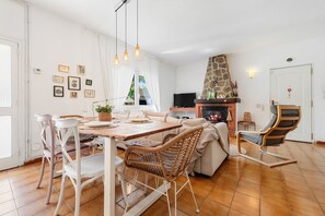 Dining - Villa with Garden Next to the Beach (Cambrils)