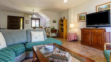 Télévision, cheminée