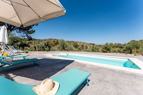 Finca 'Cortijo La Zahurdilla' with Mountain View, Private Pool, Wi-Fi & Garden
