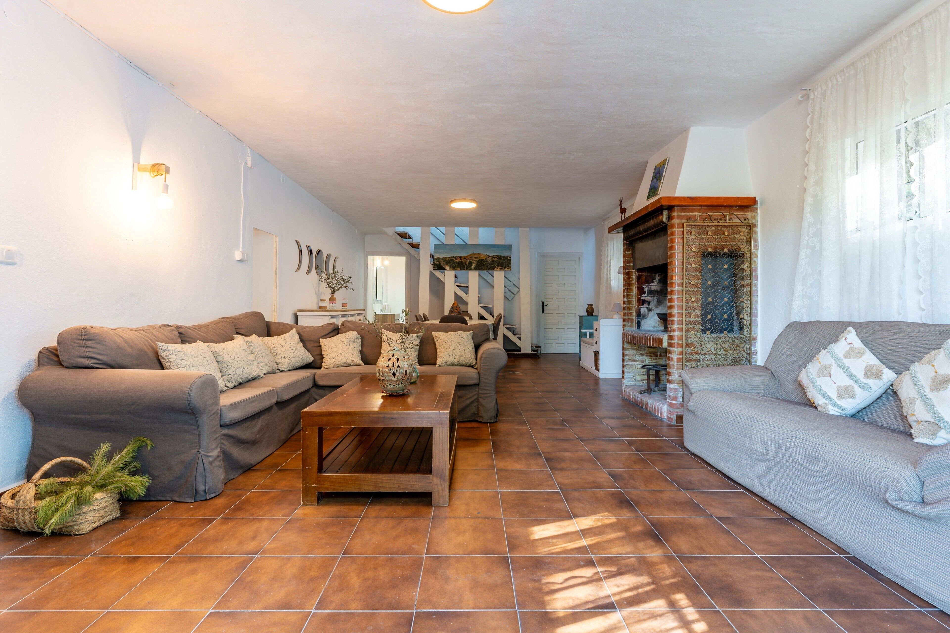 Televisión y chimenea 