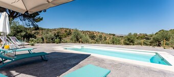 Country House 'Cortijo La Zahurdilla' with Mountain Views, Private Pool, Wi-Fi & Garden