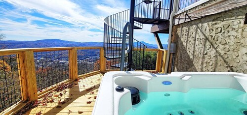 Stunning 4-bedroom chalet in Boone, NC, perfect for your mountain getaway.