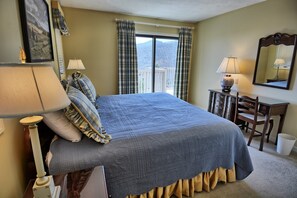 3 bedrooms, iron/ironing board, travel crib, free WiFi - Sunrise Over Seven Devils-Open for Bookings! Hot Tub, Pool Table, WIFI (Seven Devils)