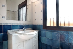 Douche, serviettes fournies