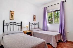 3 chambres, fer et planche à repasser, Wi-Fi gratuit, draps fournis