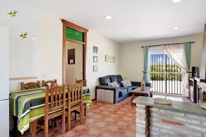 TV - Villa Perez Zara Paco with Pool & Wi-Fi (Conil)