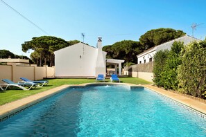Pool - Villa Perez Zara 2 with Pool, Garden & Wi-Fi (Conil)