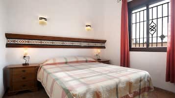 2 makuuhuonetta, silitysrauta/-lauta, ilmainen Wi-Fi, vuodevaatteet