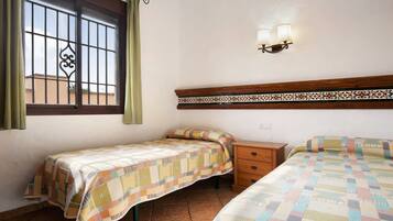 2 slaapkamers, een strijkplank/strijkijzer, gratis wifi, beddengoed