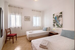3 habitaciones, tabla de planchar con plancha y wifi gratis 