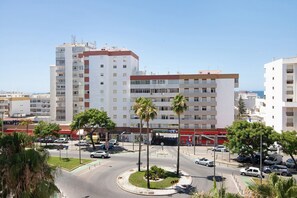 Exterior - Apartment 'Quarteira Beach Iii' with Balcony, Wi-Fi and Air Conditioning (Quarteira)