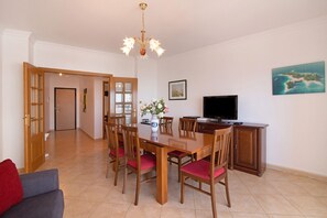 Dining - Apartment 'Quarteira Beach Iii' with Balcony, Wi-Fi and Air Conditioning (Quarteira)