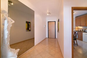 Interior - Apartment 'Quarteira Beach Iii' with Balcony, Wi-Fi and Air Conditioning (Quarteira)