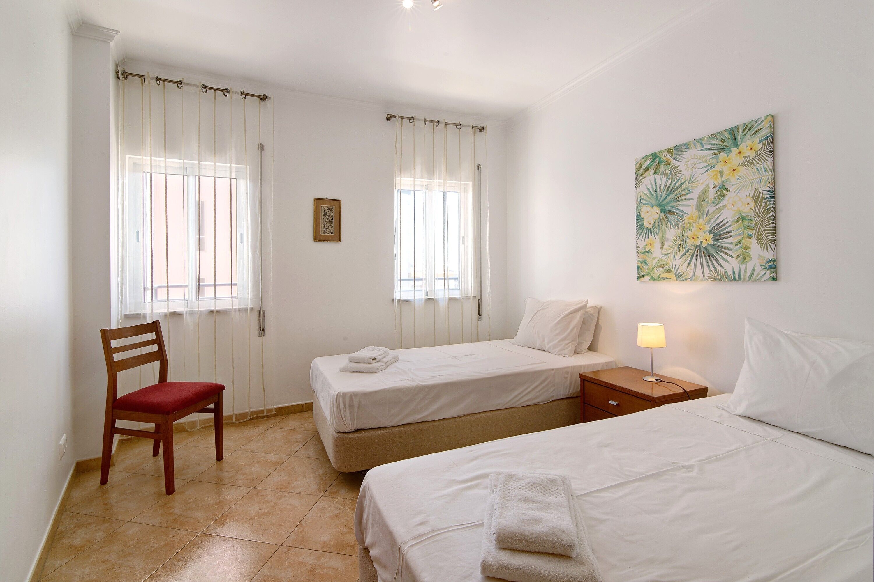 3 habitaciones, tabla de planchar con plancha y wifi gratis 
