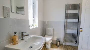 Cottage | Bathroom | Shower