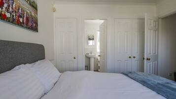Cottage | 3 bedrooms, WiFi (free), individually decorated, individually furnished