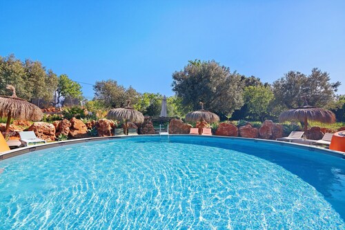Holiday Home 'Casa Osga' with Mountain View, Shared Pool, Terrace & Wi-Fi