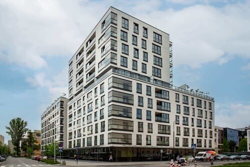Modern Apartment | Parking in Garage | Balcony
