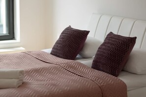 1 slaapkamer, een strijkplank/strijkijzer, wifi, beddengoed