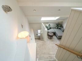 1 habitación, decoración personalizada y muebles diferentes 