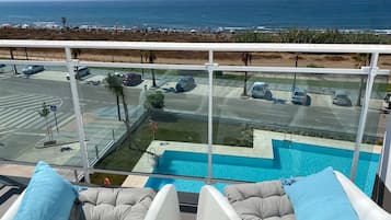 Piscina a l'aire lliure i piscina climatitzada