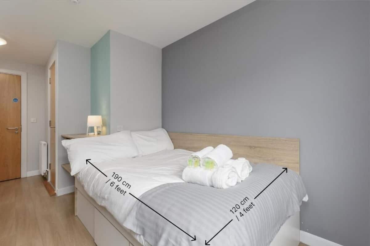 4 bedrooms, desk, free WiFi, bed sheets
