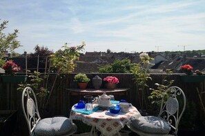 Outdoor dining - Atelier d'Art-vue panoramique (Moret-Loing-et-Orvanne)