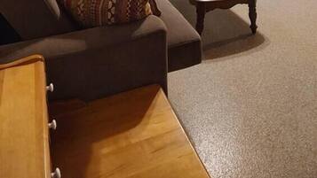 Una Smart TV, una chimenea