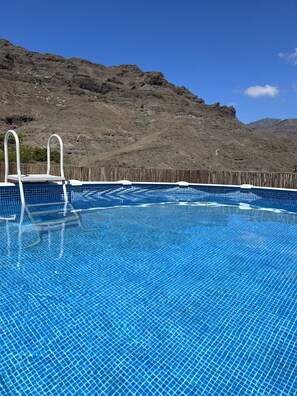 حمّام سباحة خارجي