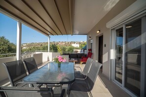 House | Outdoor dining