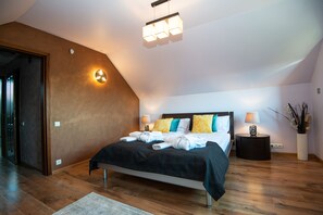 4 bedrooms, iron/ironing board, travel cot, free WiFi