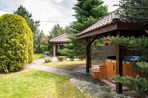 Bain à remous extérieur