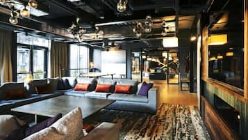 Standard Studio | Living area | TV