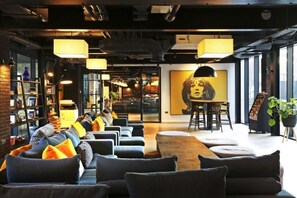 Estudio estándar | Zona de estar | Una televisión