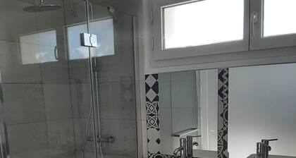 Chambre dans un appartement spacieux et rénové