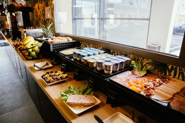 Desayuno continental (EUR 14.90 por persona)