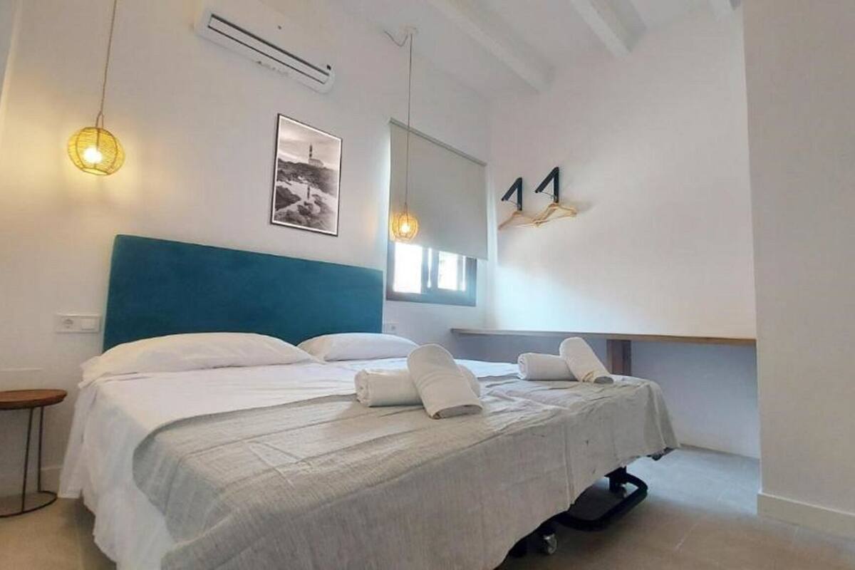 WiFi (free), bed sheets