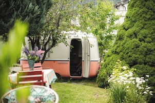 Basic Cabin | Individually decorated, free WiFi, bed sheets