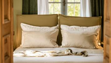 5 slaapkamers, een bureau, geluiddichte muren