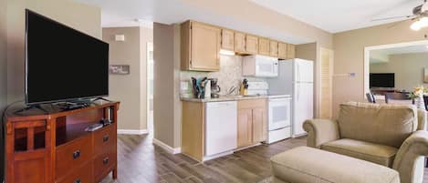 Condo, 1 King Bed, Patio, Garden View (Abby Lane Leisure Time) | Living area