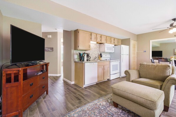 Condo, 1 King Bed, Patio, Garden View (Abby Lane Leisure Time) | Living area | 42-inch flat-screen TV with digital channels