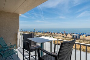 Condo, 1 cama Queen e sofá-cama, cozinha, vista para o oceano | Sacada