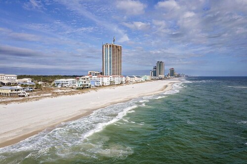 LARGE Gulf Front Family Home-Great Location-Orange Beach-Signature Properties