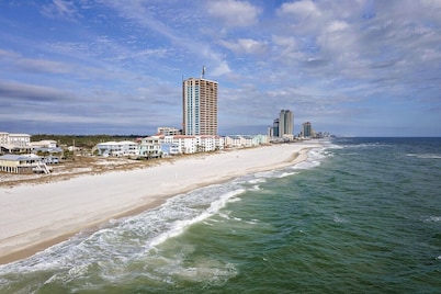 LARGE Gulf Front Family Home-Great Location-Orange Beach-Signature Properties