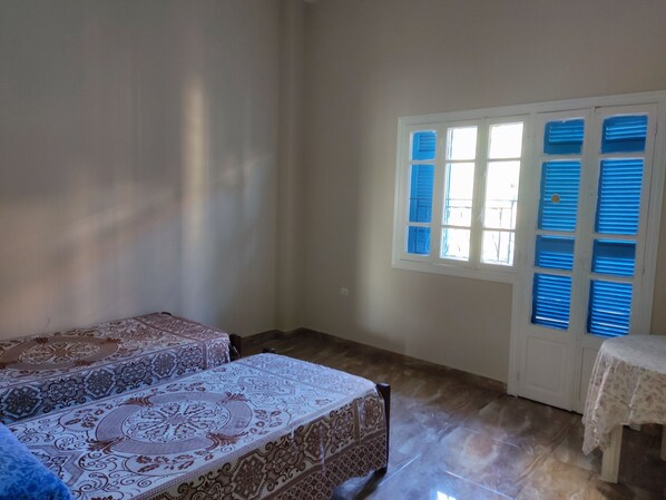 2 dormitorios, tabla de planchar con plancha, wifi gratis y ropa de cama