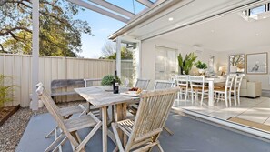 Outdoor dining - Rock Salt by Experience Jervis Bay (Huskisson)