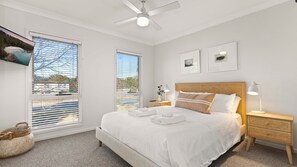 2 bedrooms, iron/ironing board, free WiFi, bed sheets - Rock Salt by Experience Jervis Bay (Huskisson)